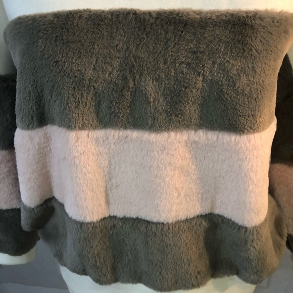 Colorblock Sweatshirt - Picture 3 of 9